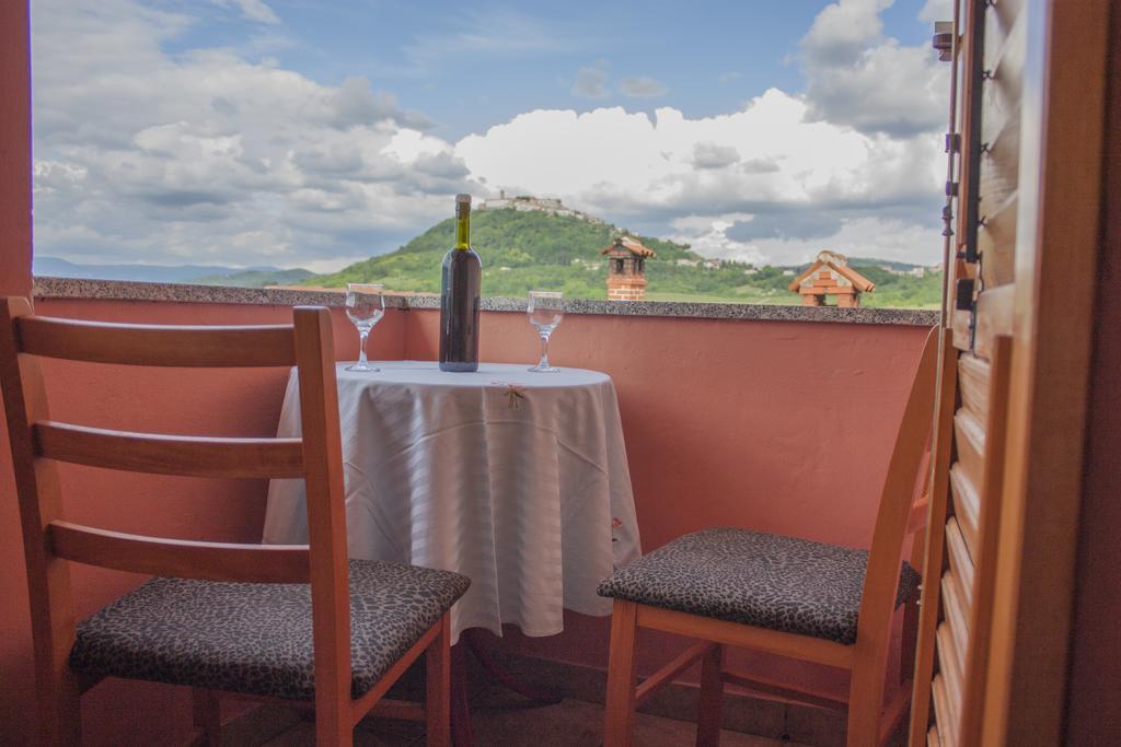 Guest House Valentino Motovun Exterior photo